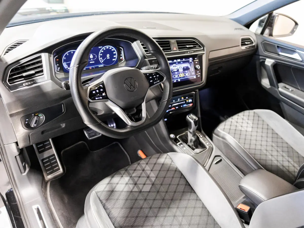 1.5 TSI 2x R-Line Business+ / 150pk / Trekhaak / NAP / Rondomzicht camera / Keyless /