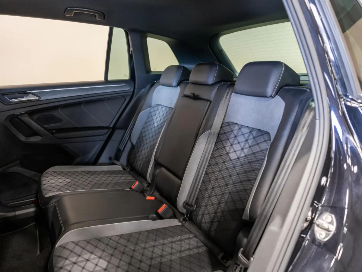 1.5 TSI 2x R-Line Business+ / 150pk / Trekhaak / NAP / Rondomzicht camera / Keyless /