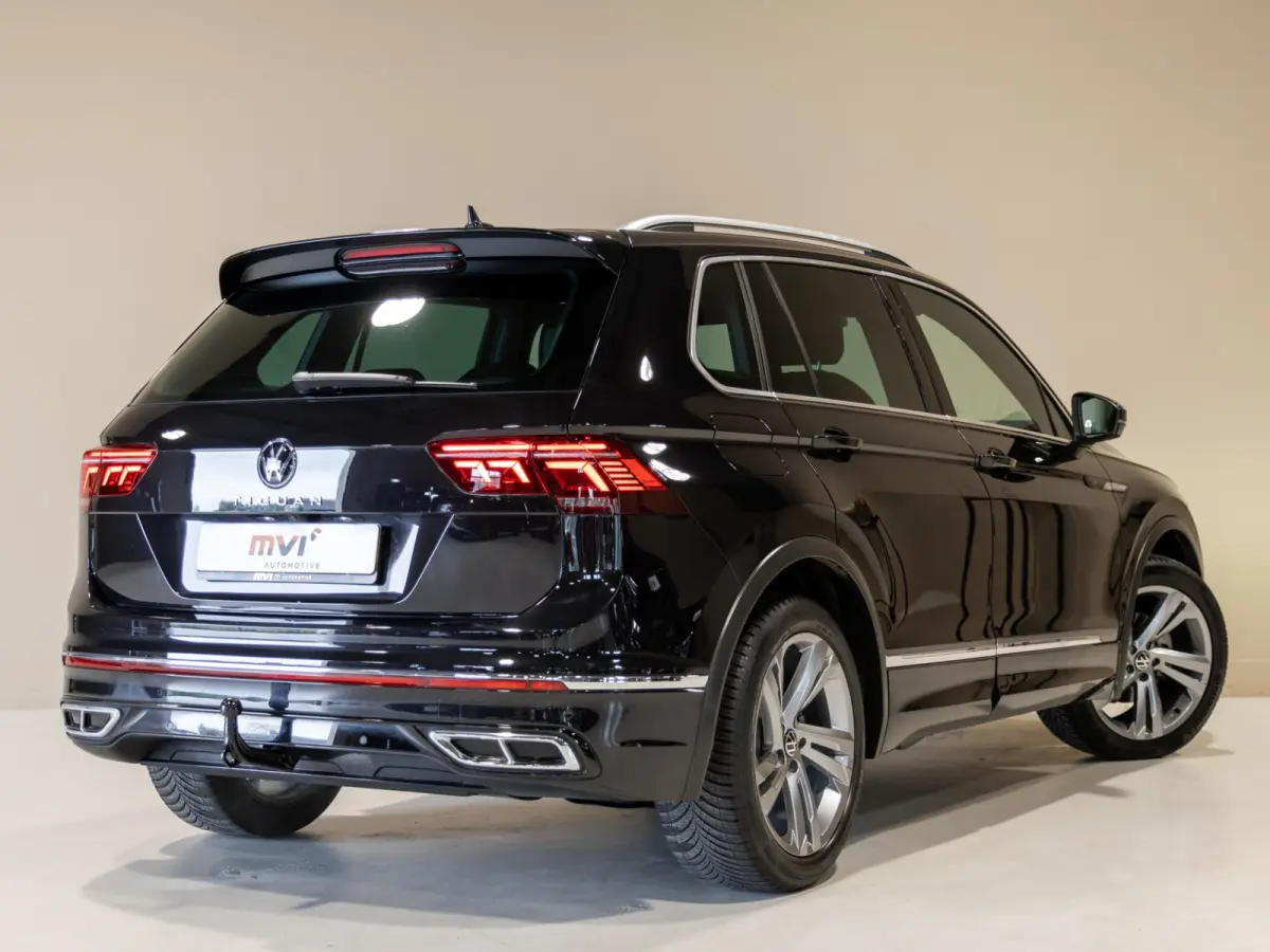 1.5 TSI 2x R-Line Business+ / 150pk / Trekhaak / NAP / Rondomzicht camera / Keyless /