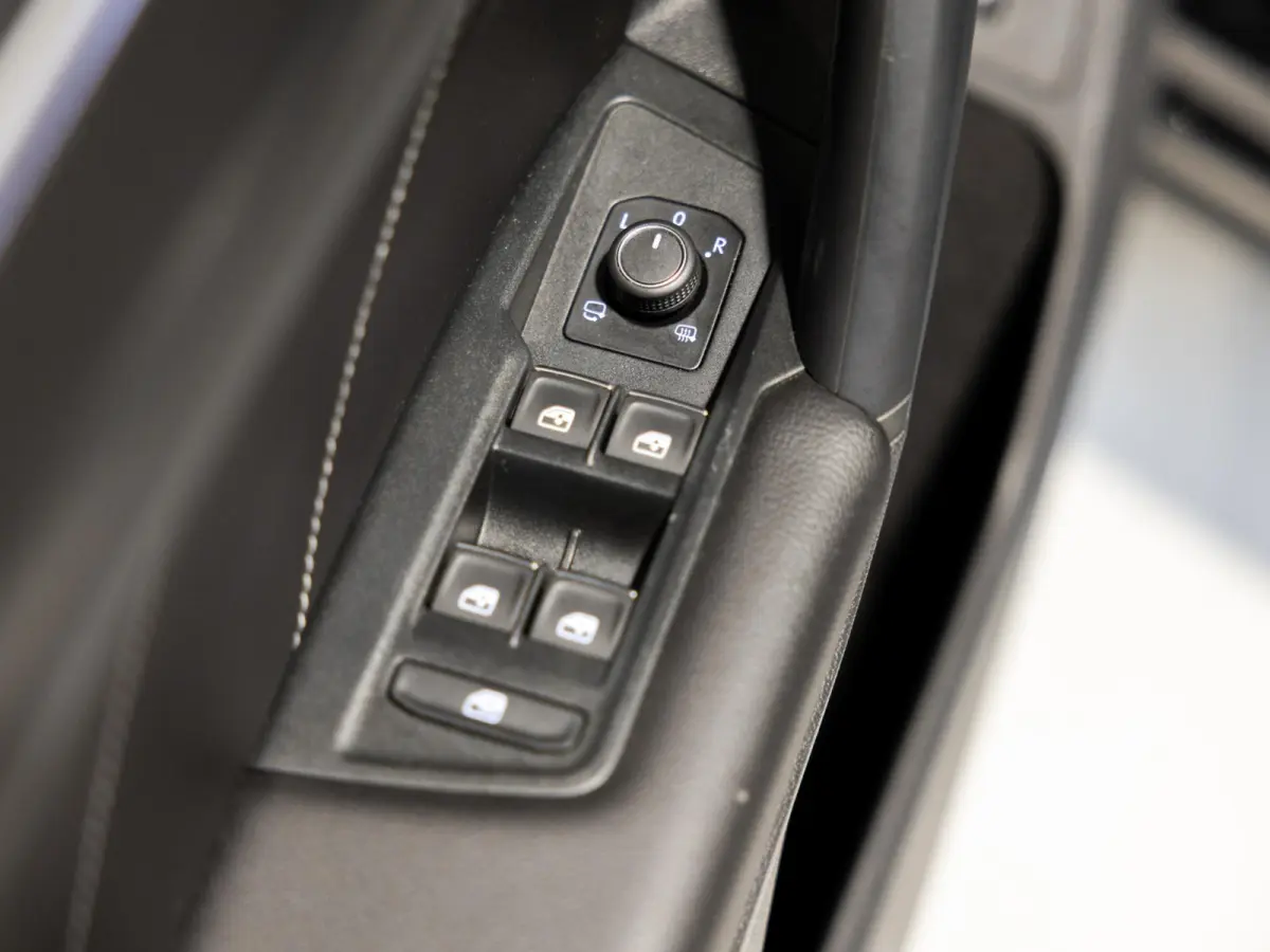 1.5 TSI 2x R-Line Business+ / 150pk / Trekhaak / NAP / Rondomzicht camera / Keyless /