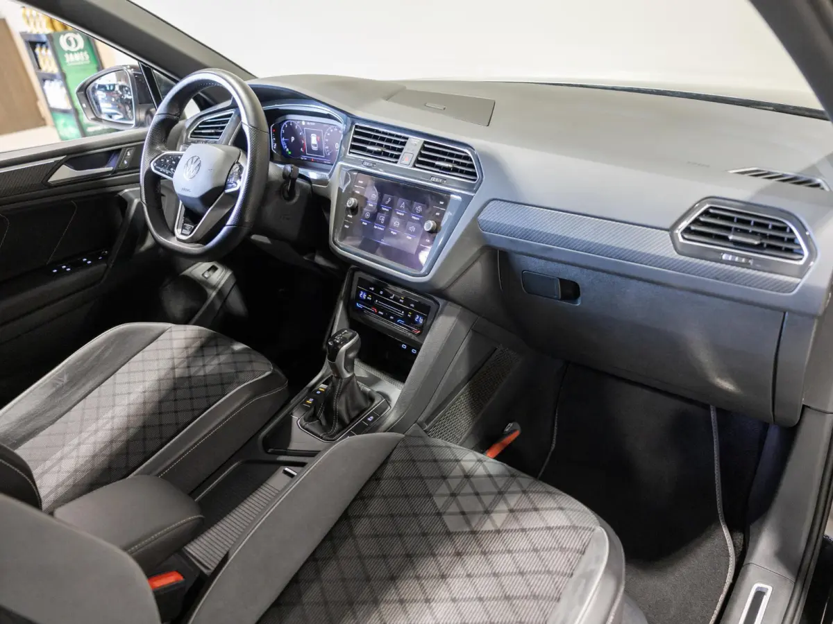 1.5 TSI 2x R-Line Business+ / 150pk / Trekhaak / NAP / Rondomzicht camera / Keyless /