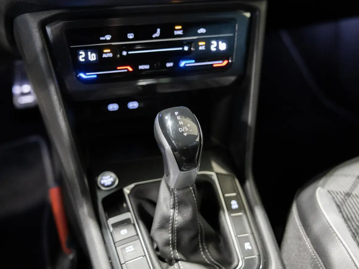1.5 TSI 2x R-Line Business+ / 150pk / Trekhaak / NAP / Rondomzicht camera / Keyless /