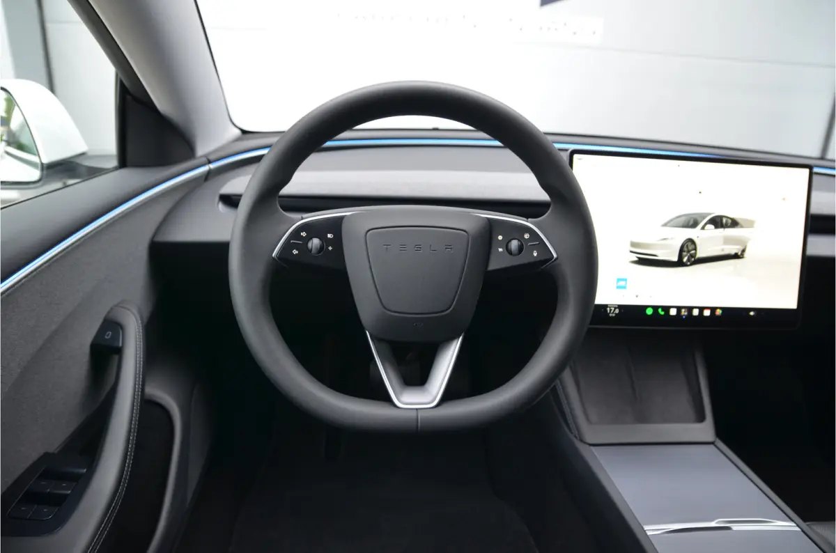 RWD 60 kWh Premium, AutoPilot4.0