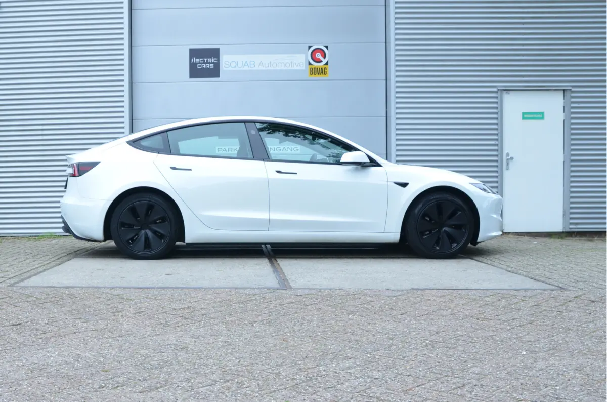 RWD 60 kWh Premium, AutoPilot4.0
