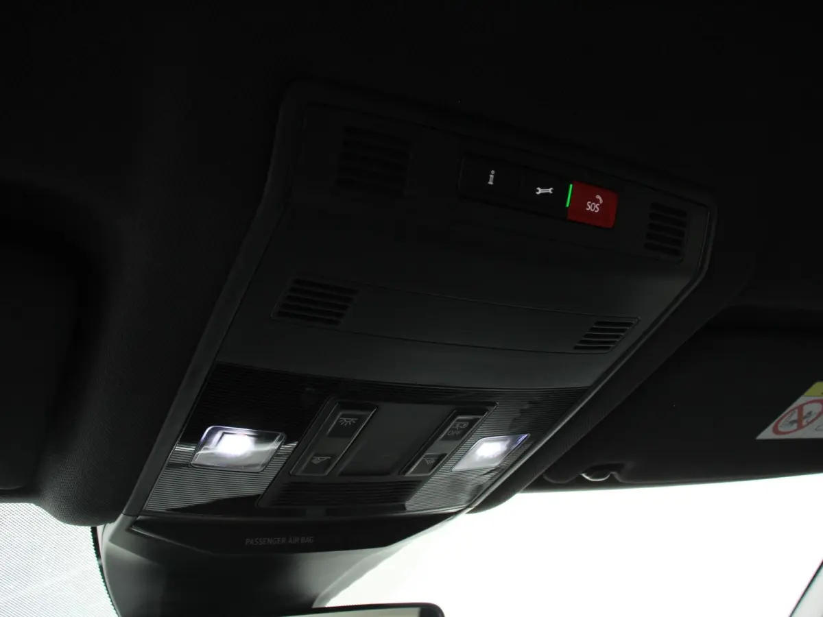 1.5 eTsi R-Line Edition Automaat Navigatie Apple Carplay/Android Auto Camera Parkeersensoren Adaptive Cruise Control Stoelverwarming Virtual Cockpit Elektrische achterklep Getinte ramen Clim