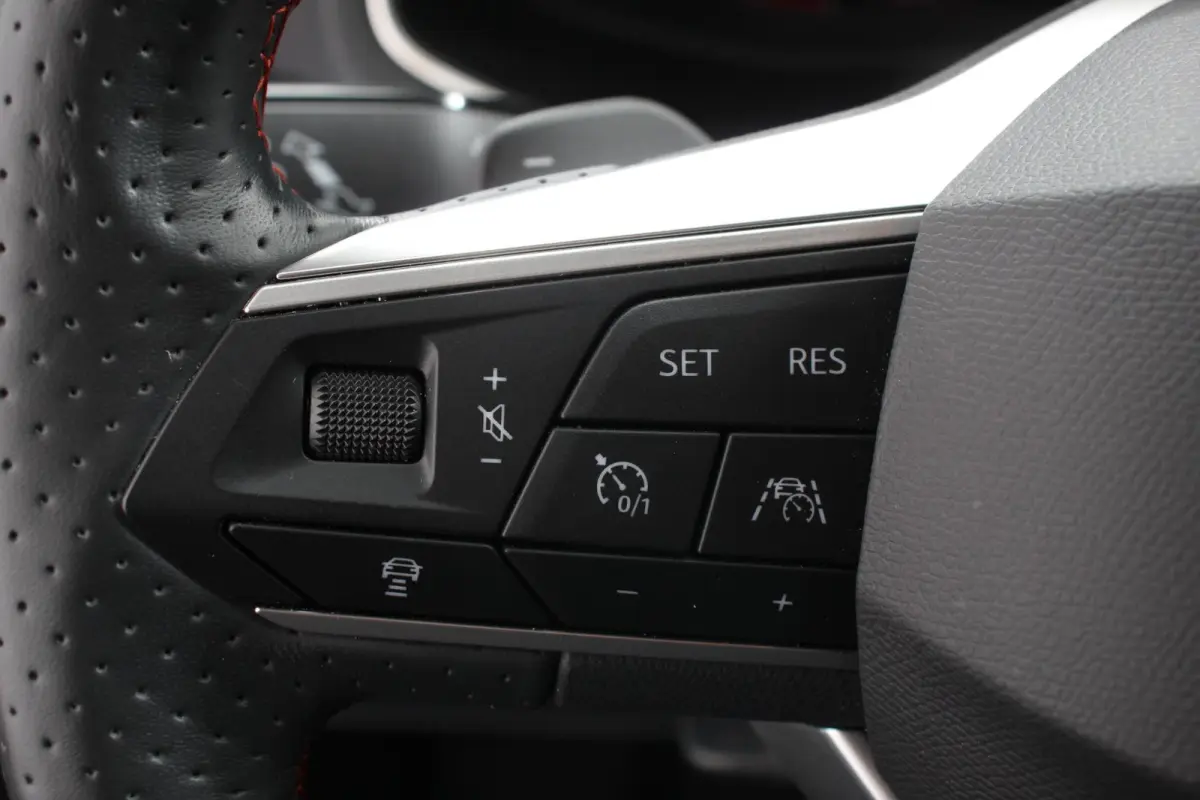 1.0 TSI 110pk DSG FR Automaat Navigatie Apple Carplay/Android Auto Camera Parkeersensoren Adaptive cruise control Keyless Entry/Start Virtual Cockpit Stoelverwarming Ledverlichting Getinte r