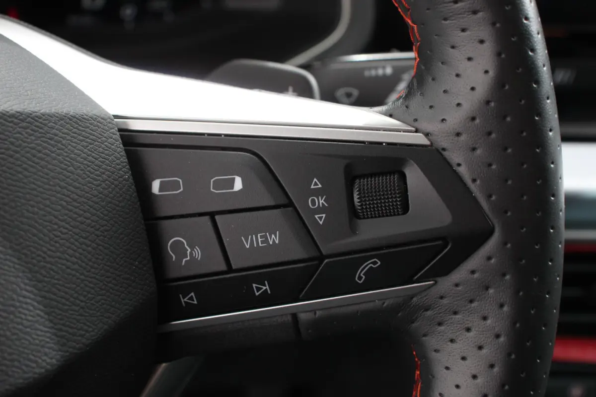 1.0 TSI 110pk DSG FR Automaat Navigatie Apple Carplay/Android Auto Camera Parkeersensoren Adaptive cruise control Keyless Entry/Start Virtual Cockpit Stoelverwarming Ledverlichting Getinte r