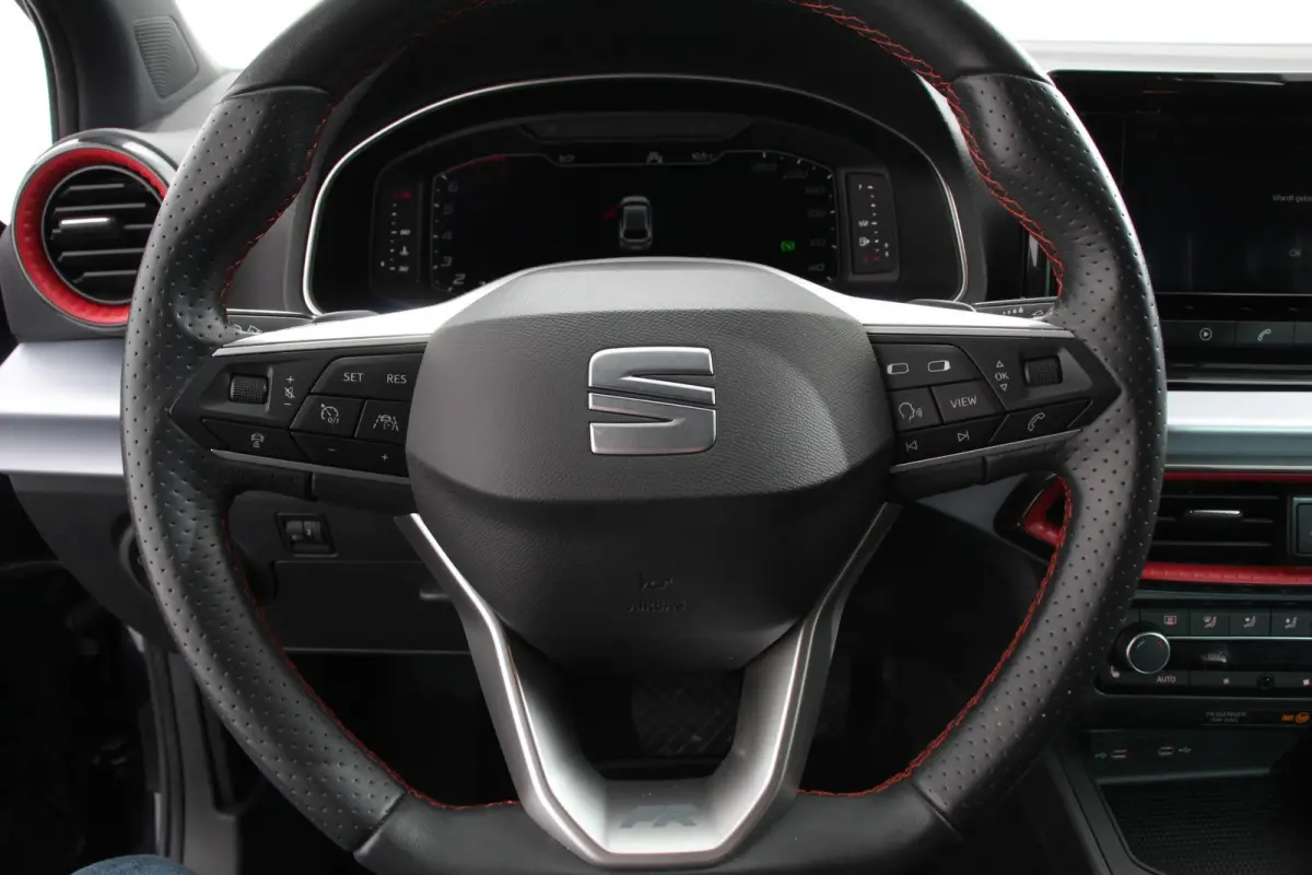 1.0 TSI 110pk DSG FR Automaat Navigatie Apple Carplay/Android Auto Camera Parkeersensoren Adaptive cruise control Keyless Entry/Start Virtual Cockpit Stoelverwarming Ledverlichting Getinte r