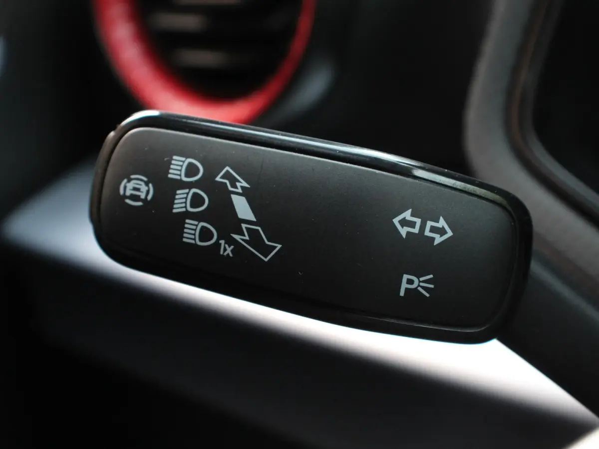 1.0 TSI 110pk DSG FR Automaat Navigatie Apple Carplay/Android Auto Camera Parkeersensoren Adaptive cruise control Keyless Entry/Start Virtual Cockpit Stoelverwarming Ledverlichting Getinte r