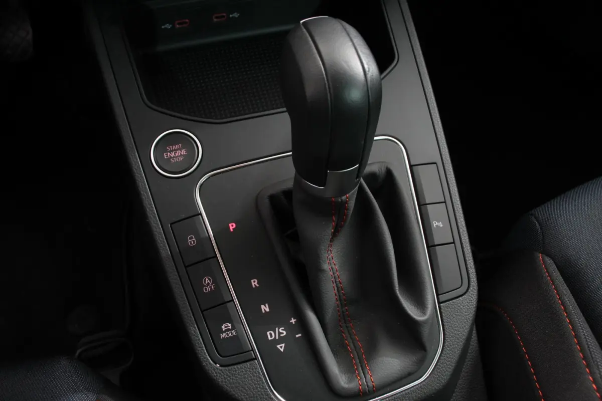 1.0 TSI 110pk DSG FR Automaat Navigatie Apple Carplay/Android Auto Camera Parkeersensoren Adaptive cruise control Keyless Entry/Start Virtual Cockpit Stoelverwarming Ledverlichting Getinte r