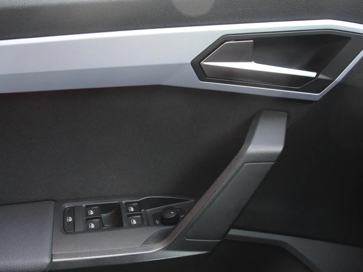 1.0 TSI 110pk DSG FR Automaat Navigatie Apple Carplay/Android Auto Camera Parkeersensoren Adaptive cruise control Keyless Entry/Start Virtual Cockpit Stoelverwarming Ledverlichting Getinte r