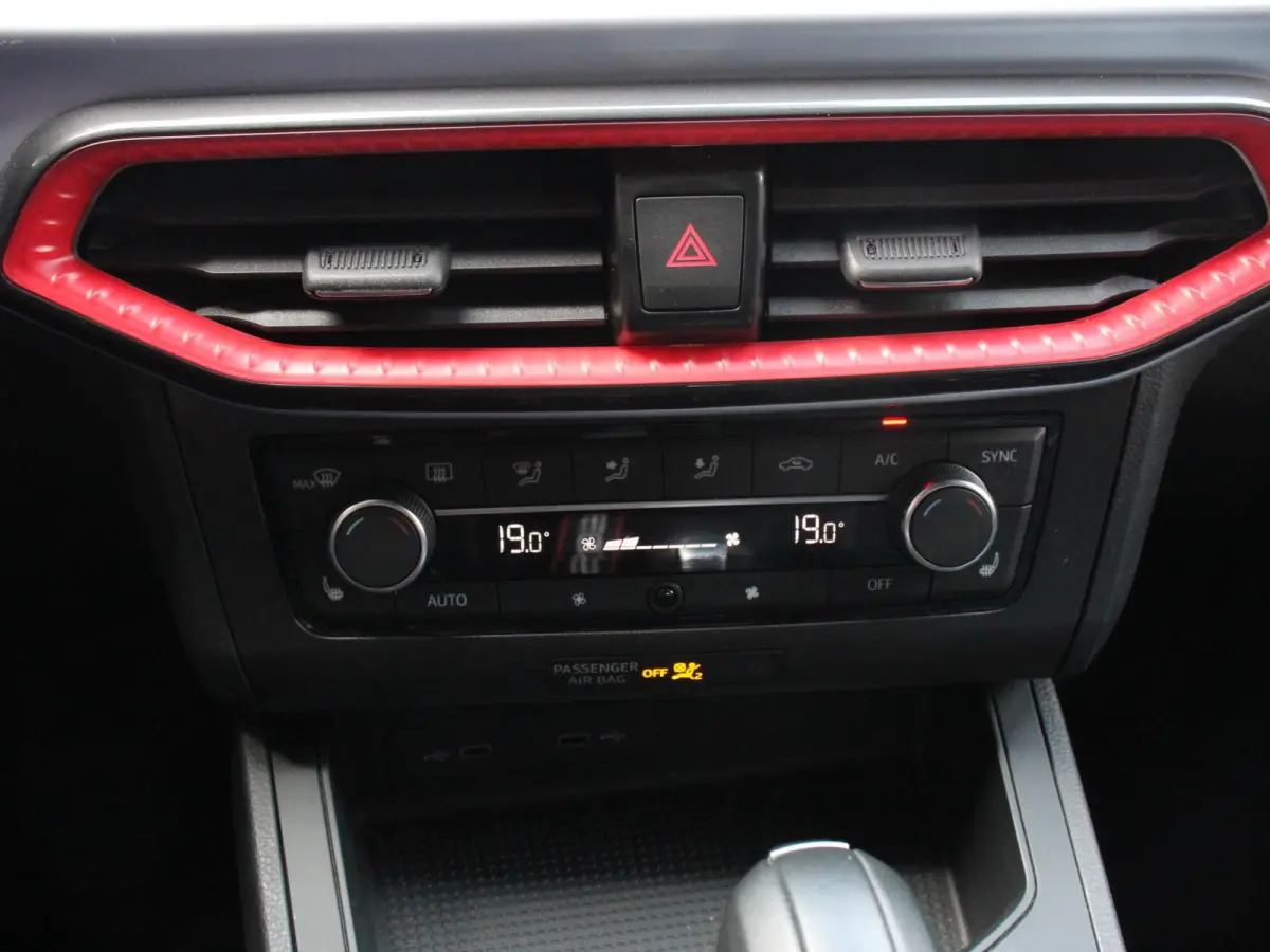 1.0 TSI 110pk DSG FR Automaat Navigatie Apple Carplay/Android Auto Camera Parkeersensoren Adaptive cruise control Keyless Entry/Start Virtual Cockpit Stoelverwarming Ledverlichting Getinte r