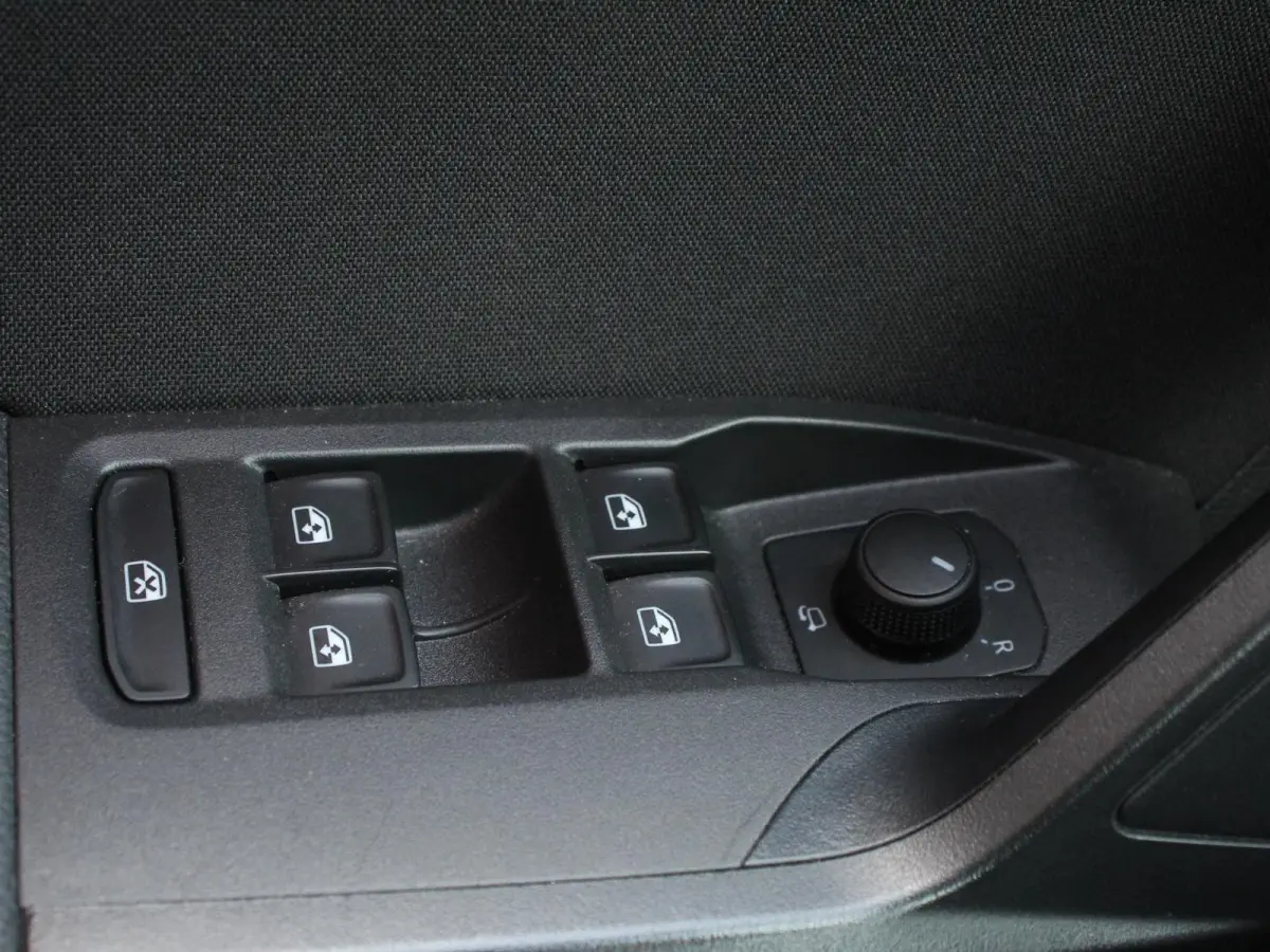 1.0 TSI 110pk DSG FR Automaat Navigatie Apple Carplay/Android Auto Camera Parkeersensoren Adaptive cruise control Keyless Entry/Start Virtual Cockpit Stoelverwarming Ledverlichting Getinte r