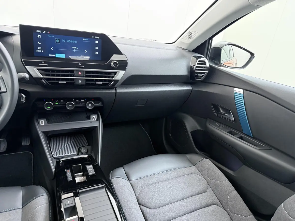Feel 50 kWh 136pk | Apple Carplay / Android Auto | Camera | Climate Control