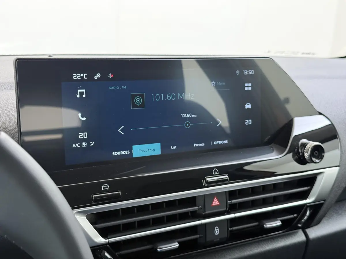 Feel 50 kWh 136pk | Apple Carplay / Android Auto | Camera | Climate Control