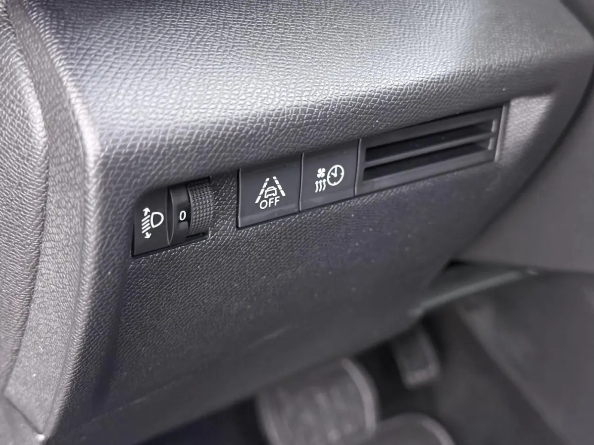 Feel 50 kWh 136pk | Apple Carplay / Android Auto | Camera | Climate Control