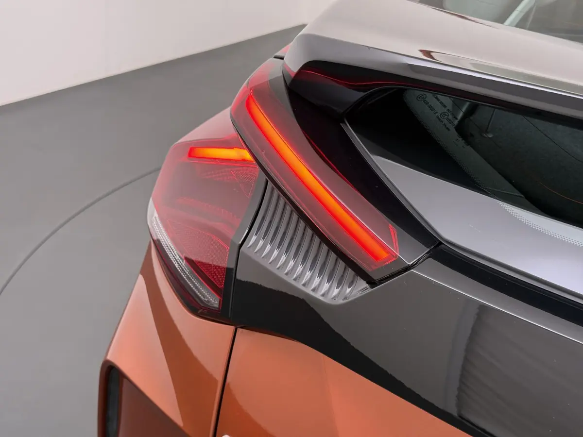 Feel 50 kWh 136pk | Apple Carplay / Android Auto | Camera | Climate Control
