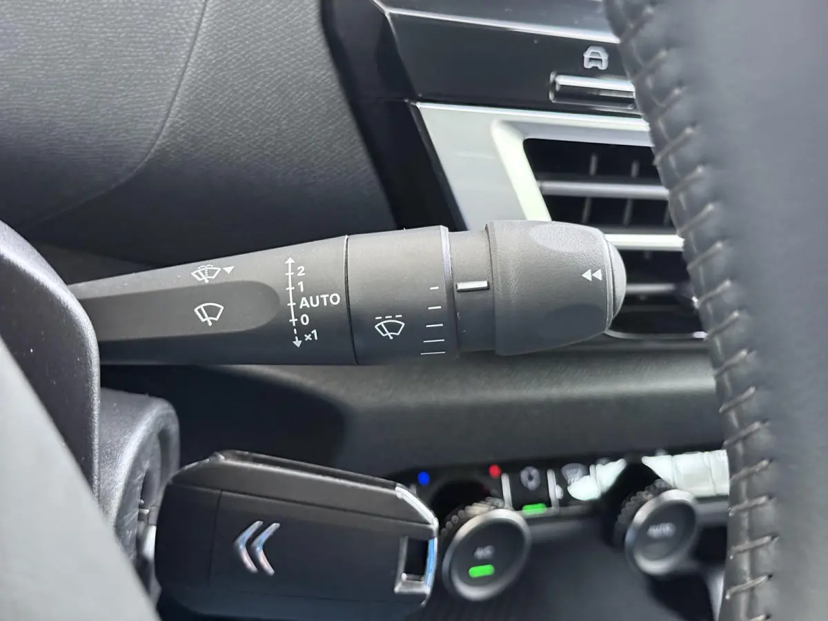 Feel 50 kWh 136pk | Apple Carplay / Android Auto | Camera | Climate Control