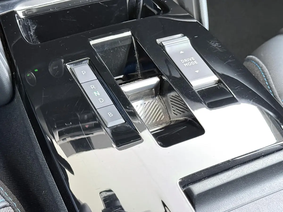Feel 50 kWh 136pk | Apple Carplay / Android Auto | Camera | Climate Control