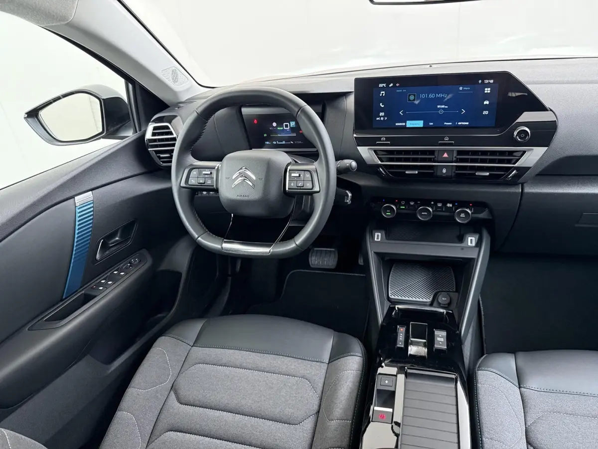 Feel 50 kWh 136pk | Apple Carplay / Android Auto | Camera | Climate Control