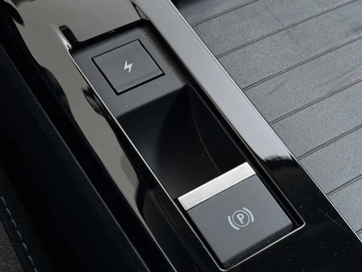 Feel 50 kWh 136pk | Apple Carplay / Android Auto | Camera | Climate Control