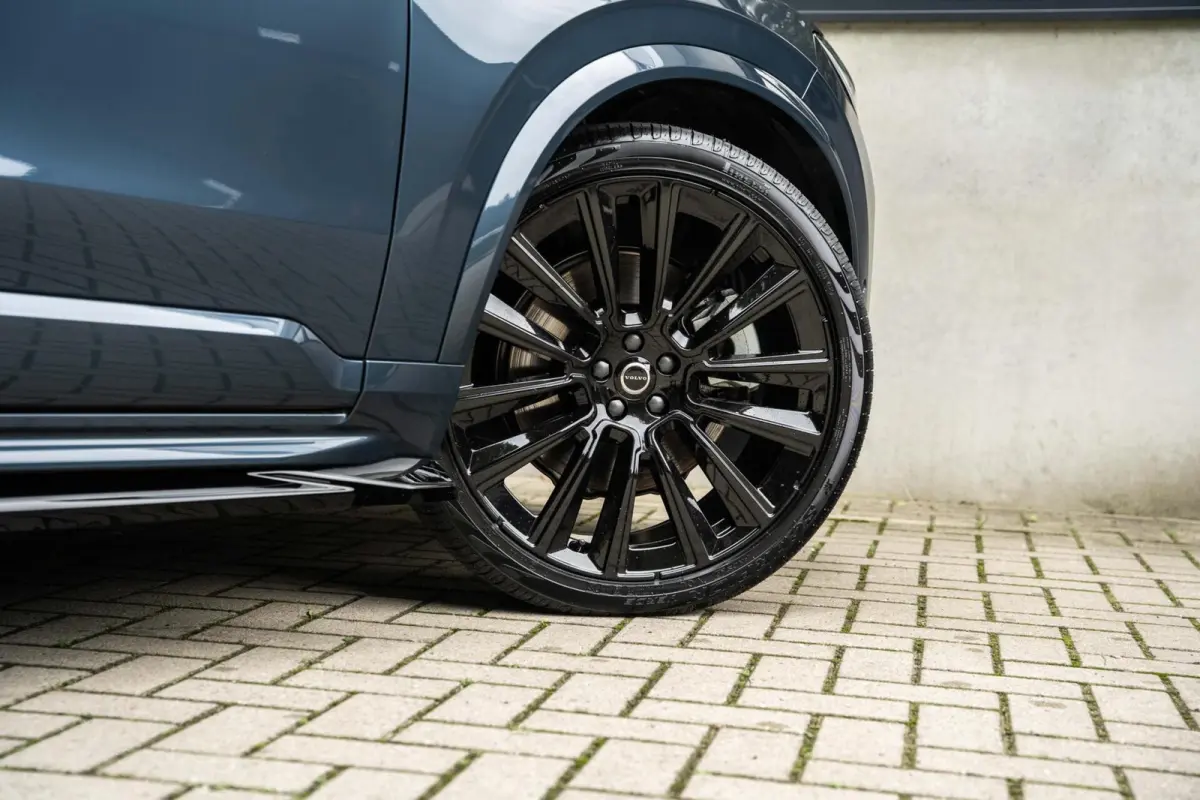 T8 Ultra Dark Maxton B&W Trekha Lucht Massage 22'