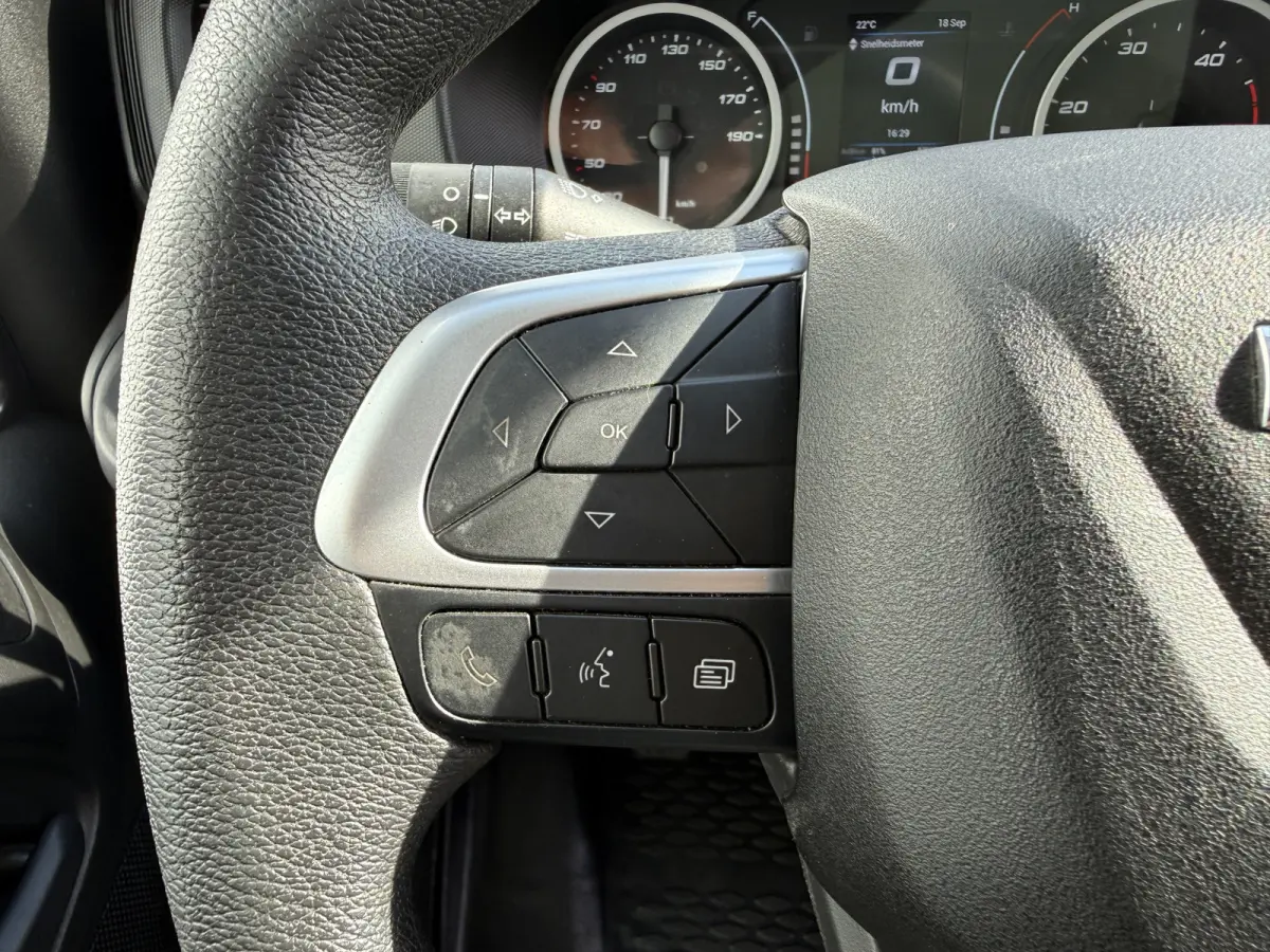 35C16 3.0 160PK Bakwagen Laadklep Zijdeur Camera Climate Control Bluetooth Luchtgeveerde stoel Meubelbak Koffer