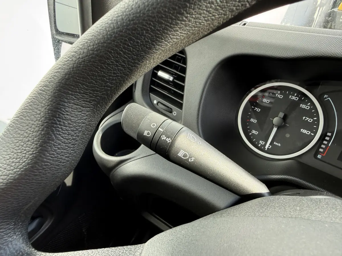 35C16 3.0 160PK Bakwagen Laadklep Zijdeur Camera Climate Control Bluetooth Luchtgeveerde stoel Meubelbak Koffer