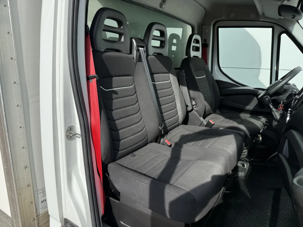 35C16 3.0 160PK Bakwagen Laadklep Zijdeur Camera Climate Control Bluetooth Luchtgeveerde stoel Meubelbak Koffer