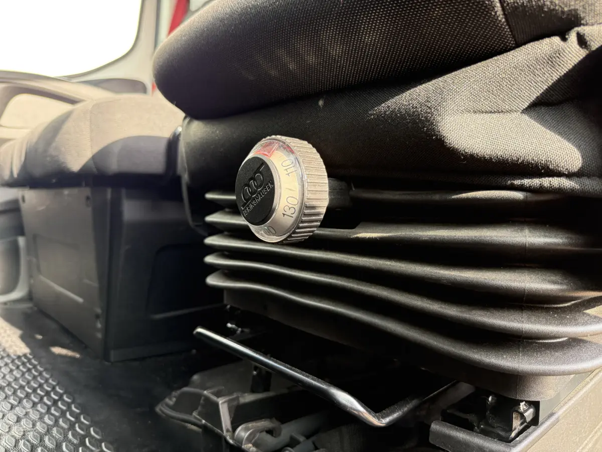 35C16 3.0 160PK Bakwagen Laadklep Zijdeur Camera Climate Control Bluetooth Luchtgeveerde stoel Meubelbak Koffer