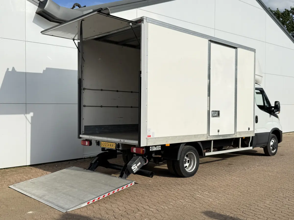 35C16 3.0 160PK Bakwagen Laadklep Zijdeur Camera Climate Control Bluetooth Luchtgeveerde stoel Meubelbak Koffer