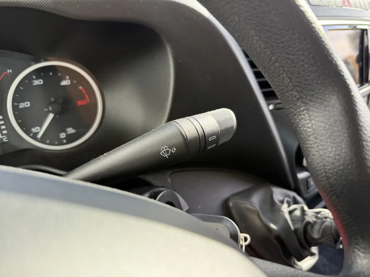 35C16 3.0 160PK Bakwagen Laadklep Zijdeur Camera Climate Control Bluetooth Luchtgeveerde stoel Meubelbak Koffer