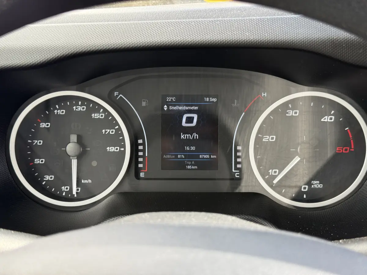 35C16 3.0 160PK Bakwagen Laadklep Zijdeur Camera Climate Control Bluetooth Luchtgeveerde stoel Meubelbak Koffer