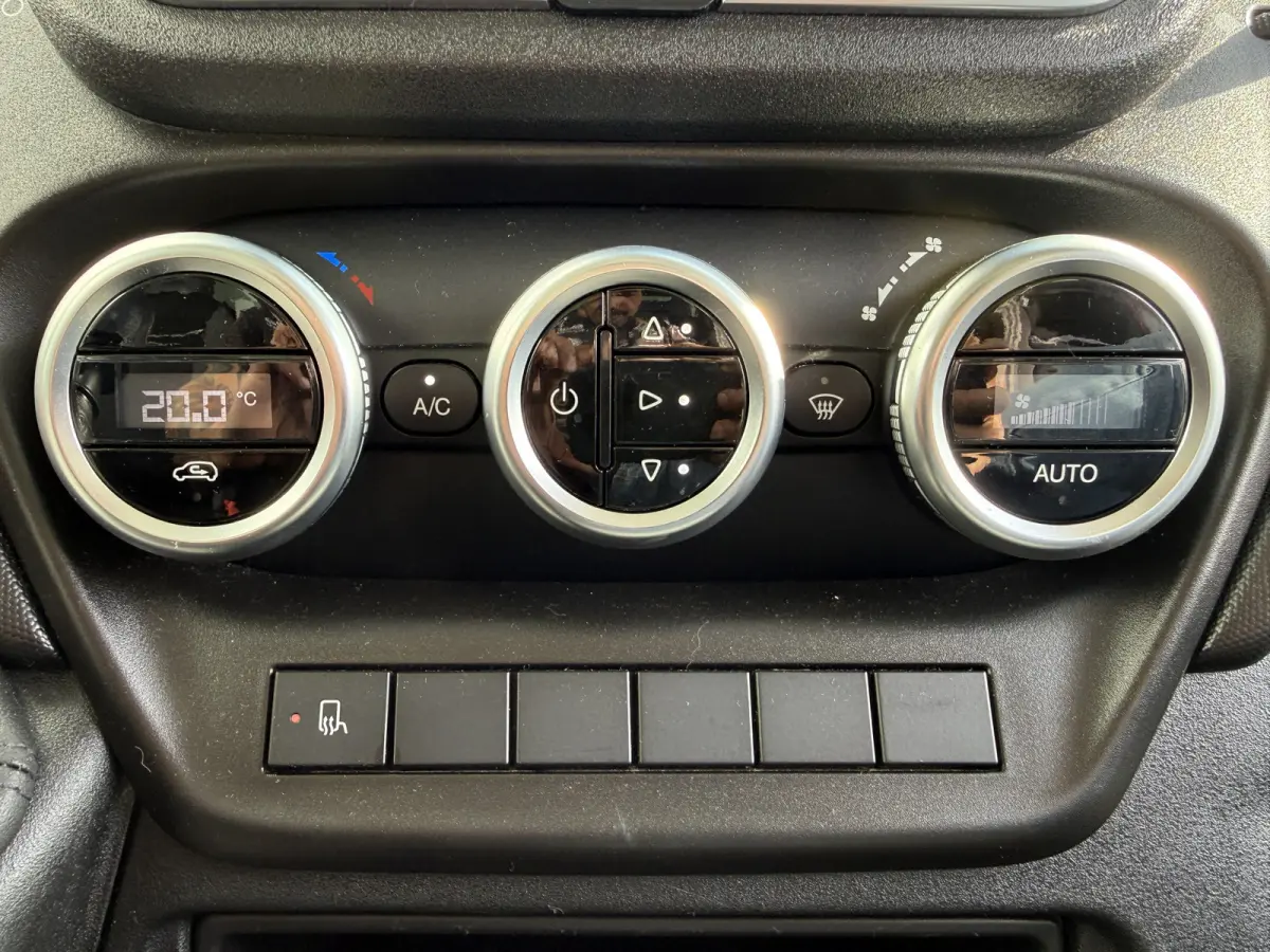 35C16 3.0 160PK Bakwagen Laadklep Zijdeur Camera Climate Control Bluetooth Luchtgeveerde stoel Meubelbak Koffer