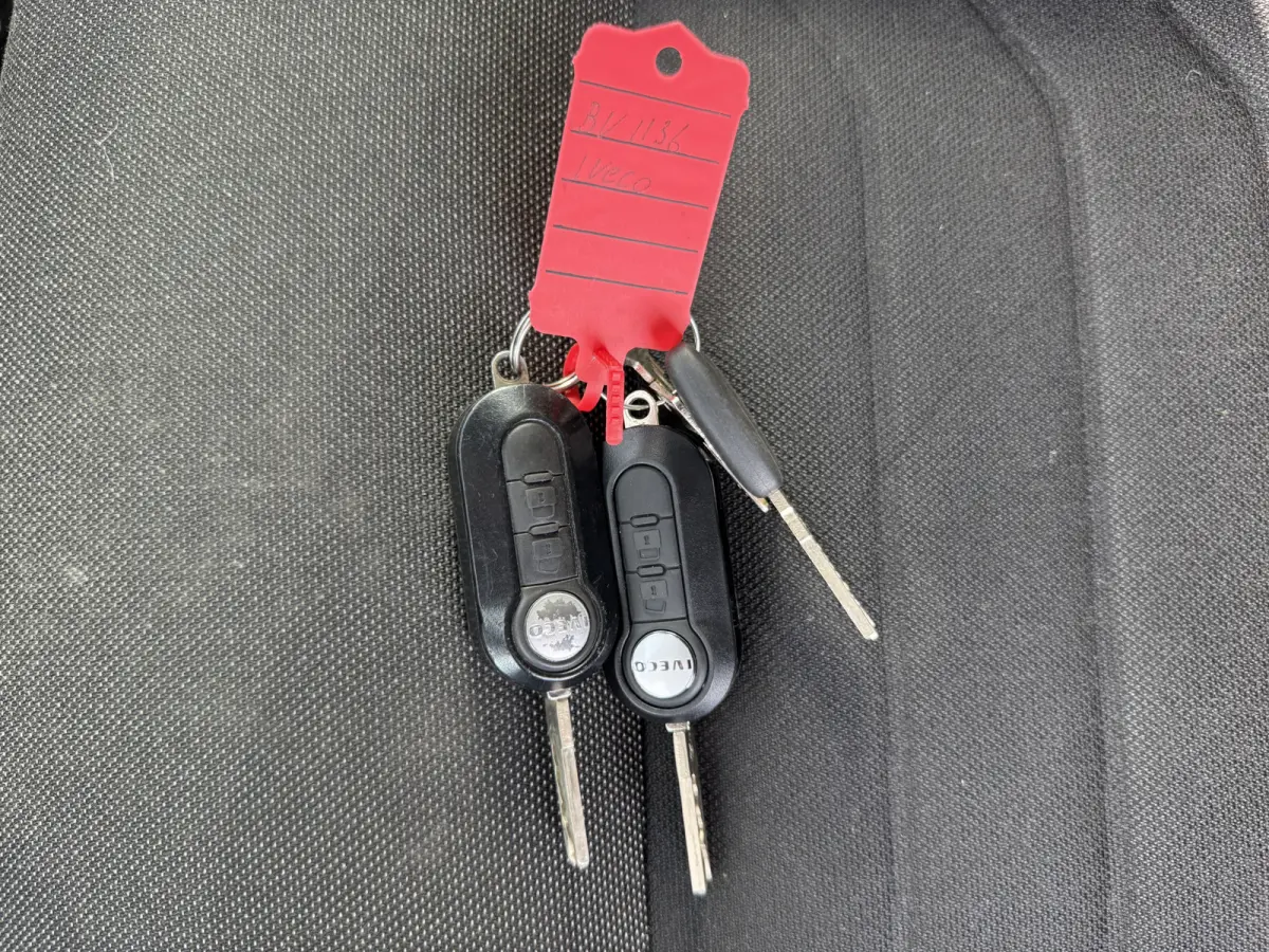 35C16 3.0 160PK Bakwagen Laadklep Zijdeur Camera Climate Control Bluetooth Luchtgeveerde stoel Meubelbak Koffer