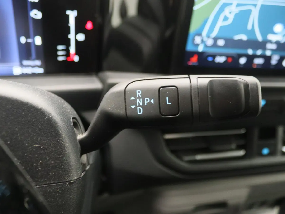 320 2.5 PHEV L2H1 Limited | Toegang tot ZE Zones!!! | Trekhaak | Adaptieve cruise control | Dodehoek detectie |
