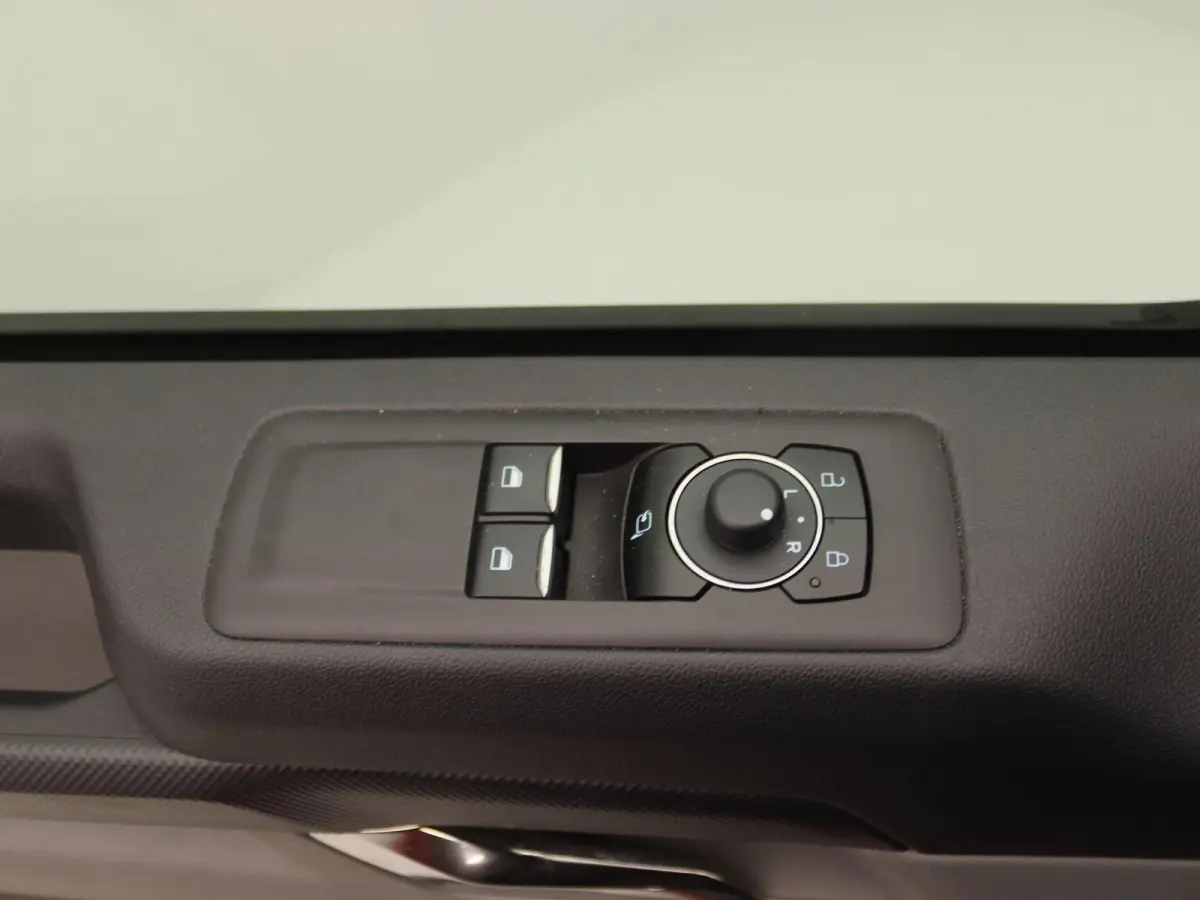 320 2.5 PHEV L2H1 Limited | Toegang tot ZE Zones!!! | Trekhaak | Adaptieve cruise control | Dodehoek detectie |