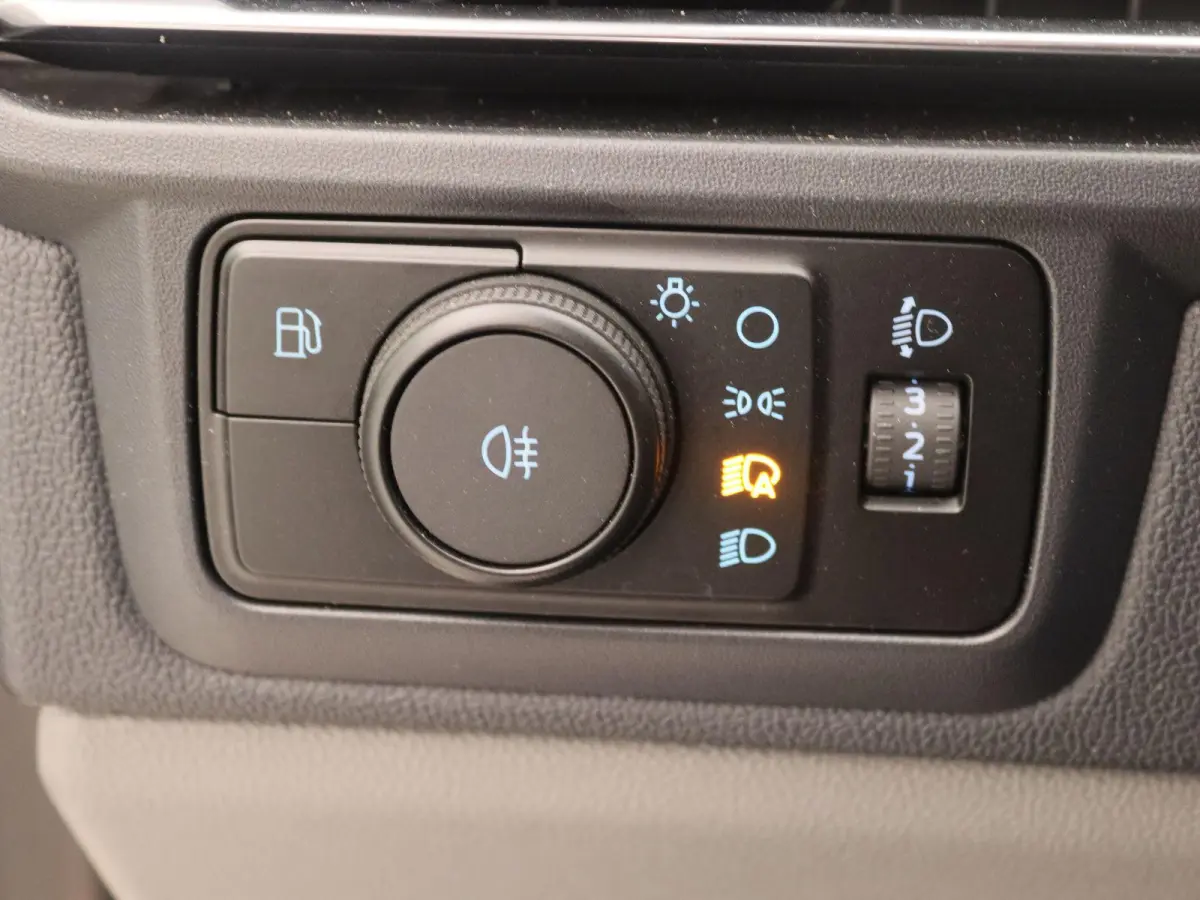 320 2.5 PHEV L2H1 Limited | Toegang tot ZE Zones!!! | Trekhaak | Adaptieve cruise control | Dodehoek detectie |