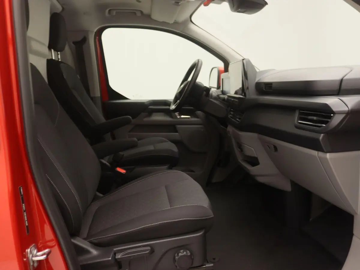 320 2.5 PHEV L2H1 Limited | Toegang tot ZE Zones!!! | Trekhaak | Adaptieve cruise control | Dodehoek detectie |