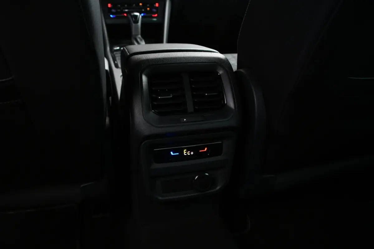 1.4 TSI eHybrid R-Line Business+ | SOH 93,6%