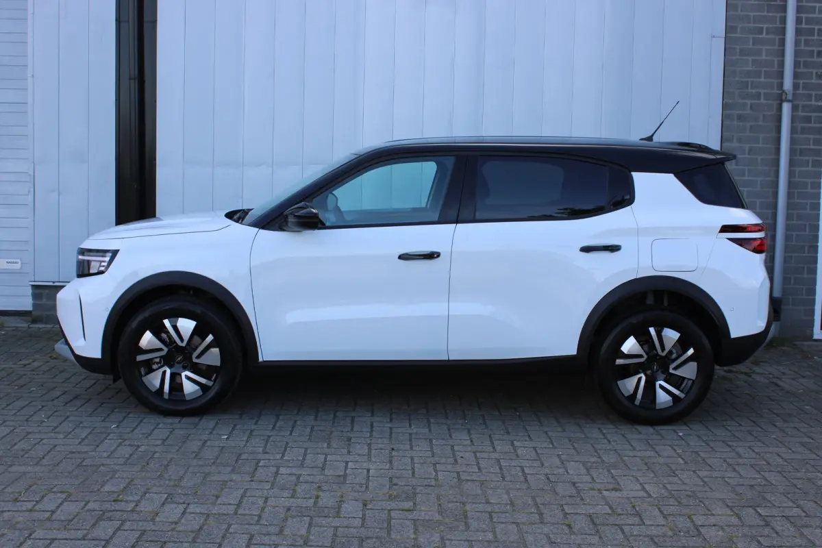 GS | 17" Lichtmetalen velgen in Zwart met 215/60 R17 banden | Achteruitrijcamera | Dode hoek waarschuwing