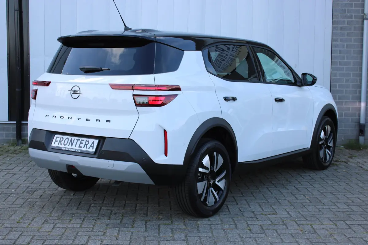 GS | 17" Lichtmetalen velgen in Zwart met 215/60 R17 banden | Achteruitrijcamera | Dode hoek waarschuwing