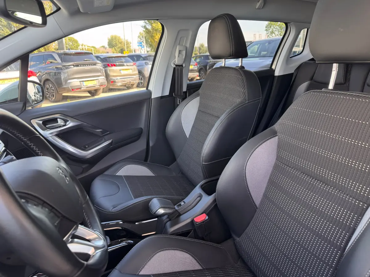1.2 110PK Allure | Uniek Lage KM-stand | Trekhaak | Panoramadak | Navigatie | DAB | Apple Carplay | | Electronic climate controle | Elektrische ramen voor en achter | LED dagrijverlichting