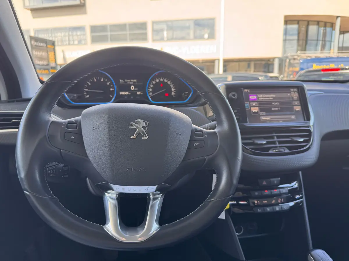 1.2 110PK Allure | Uniek Lage KM-stand | Trekhaak | Panoramadak | Navigatie | DAB | Apple Carplay | | Electronic climate controle | Elektrische ramen voor en achter | LED dagrijverlichting