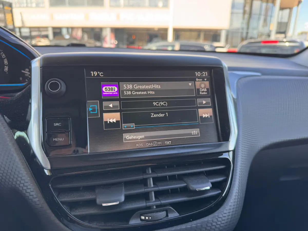 1.2 110PK Allure | Uniek Lage KM-stand | Trekhaak | Panoramadak | Navigatie | DAB | Apple Carplay | | Electronic climate controle | Elektrische ramen voor en achter | LED dagrijverlichting