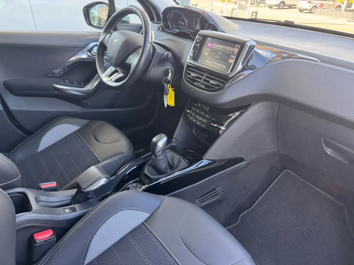 1.2 110PK Allure | Uniek Lage KM-stand | Trekhaak | Panoramadak | Navigatie | DAB | Apple Carplay | | Electronic climate controle | Elektrische ramen voor en achter | LED dagrijverlichting