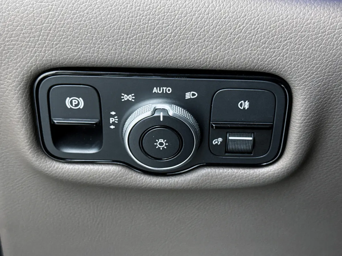 300d L2 Exclusive Marge (BTW & BPM-vrij) 6-zitplaatsen Memory seats Burmester Luchtvering Nappa Leder