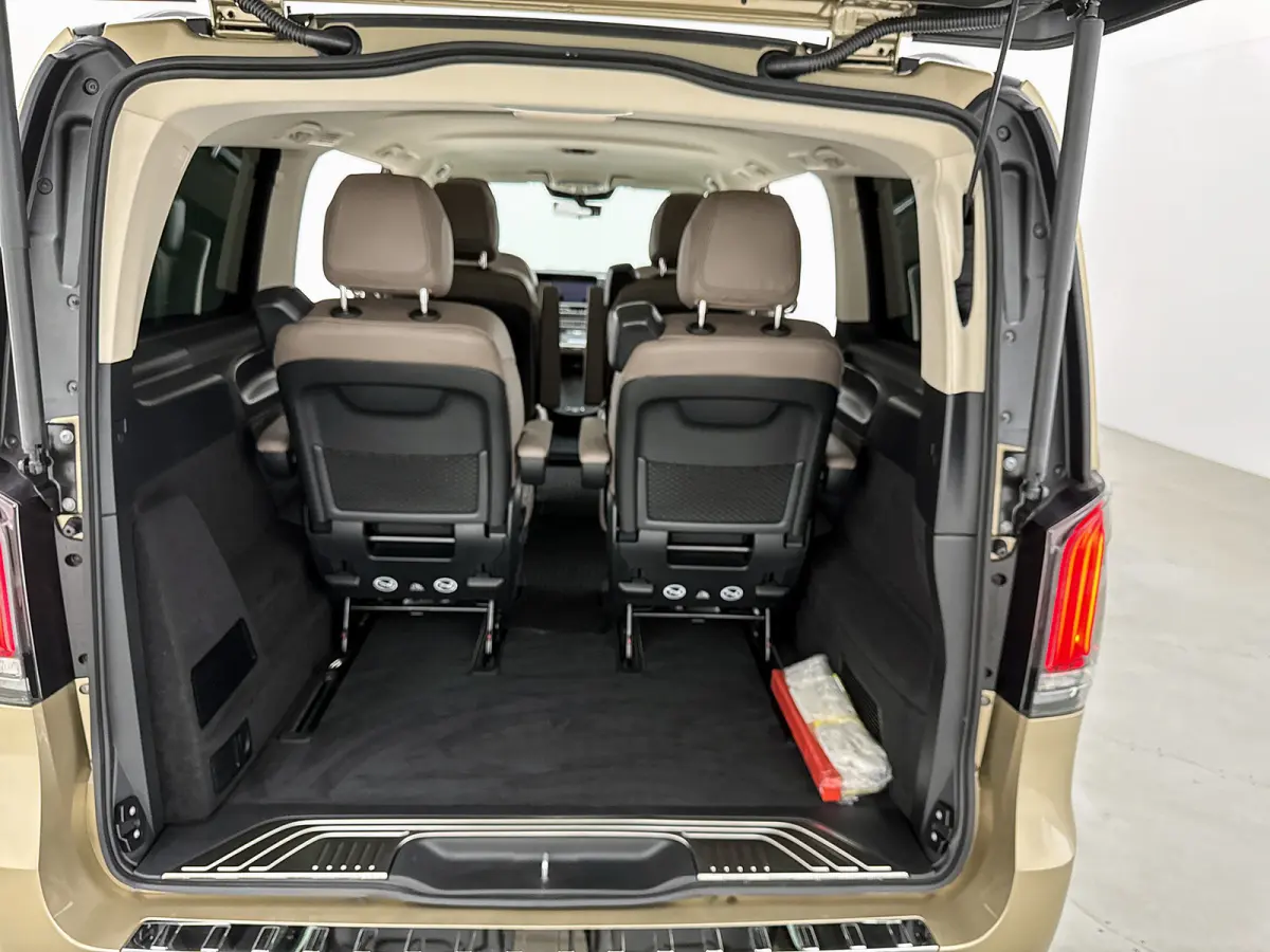 300d L2 Exclusive Marge (BTW & BPM-vrij) 6-zitplaatsen Memory seats Burmester Luchtvering Nappa Leder