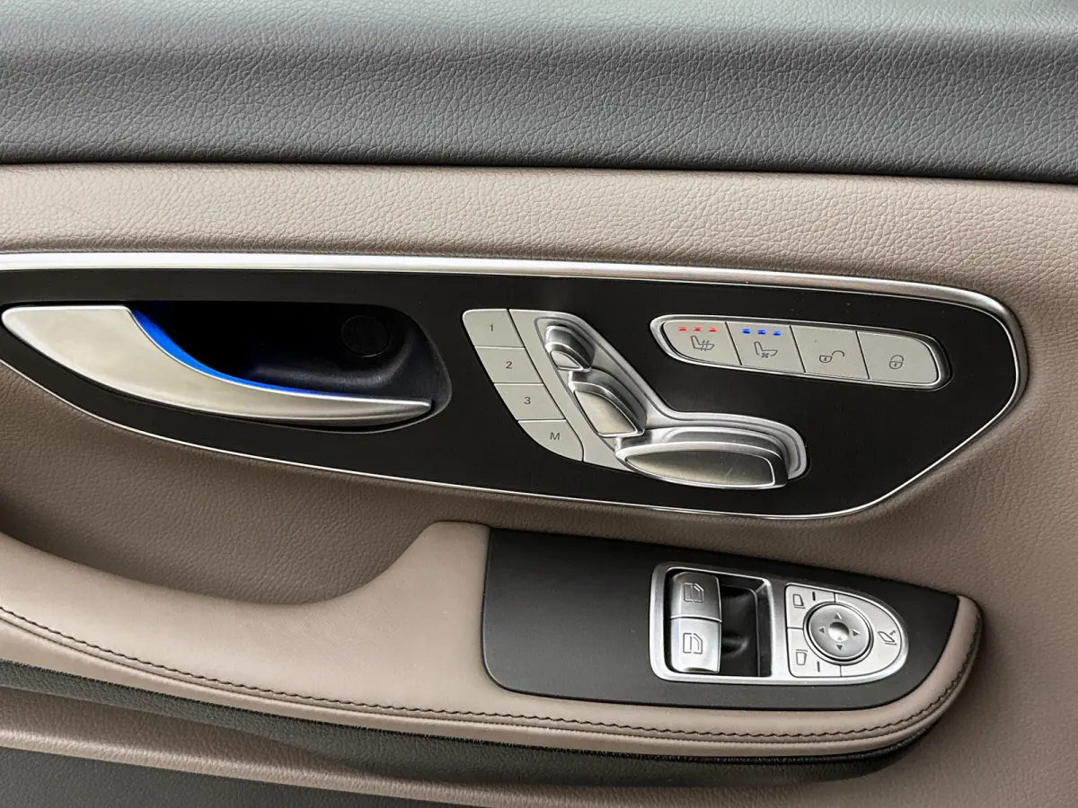 300d L2 Exclusive Marge (BTW & BPM-vrij) 6-zitplaatsen Memory seats Burmester Luchtvering Nappa Leder
