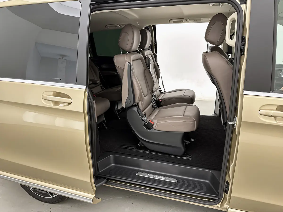 300d L2 Exclusive Marge (BTW & BPM-vrij) 6-zitplaatsen Memory seats Burmester Luchtvering Nappa Leder